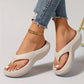 🏄‍♀️Divatos csúszásmentes puha flip flop vastag talppal